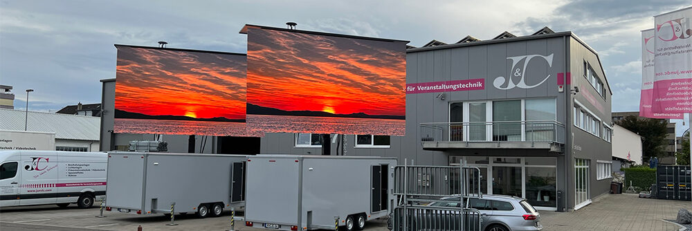 Ab jetzt haben wir unsere eigenen Video LED Trailer.