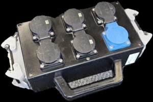Harting 16E Splittbox, IN/OUT, 6x Schuko, Gummi